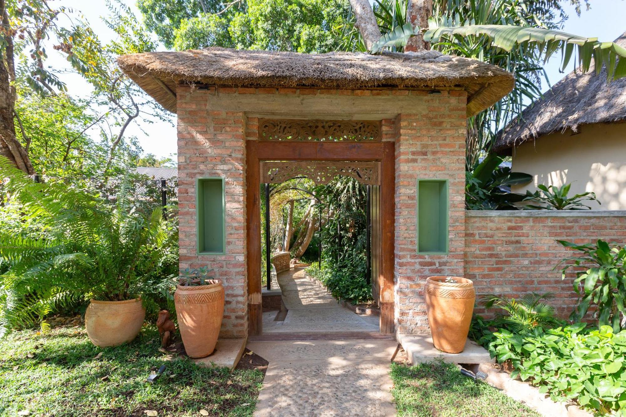 Drift Inn Victoria Falls Exterior foto