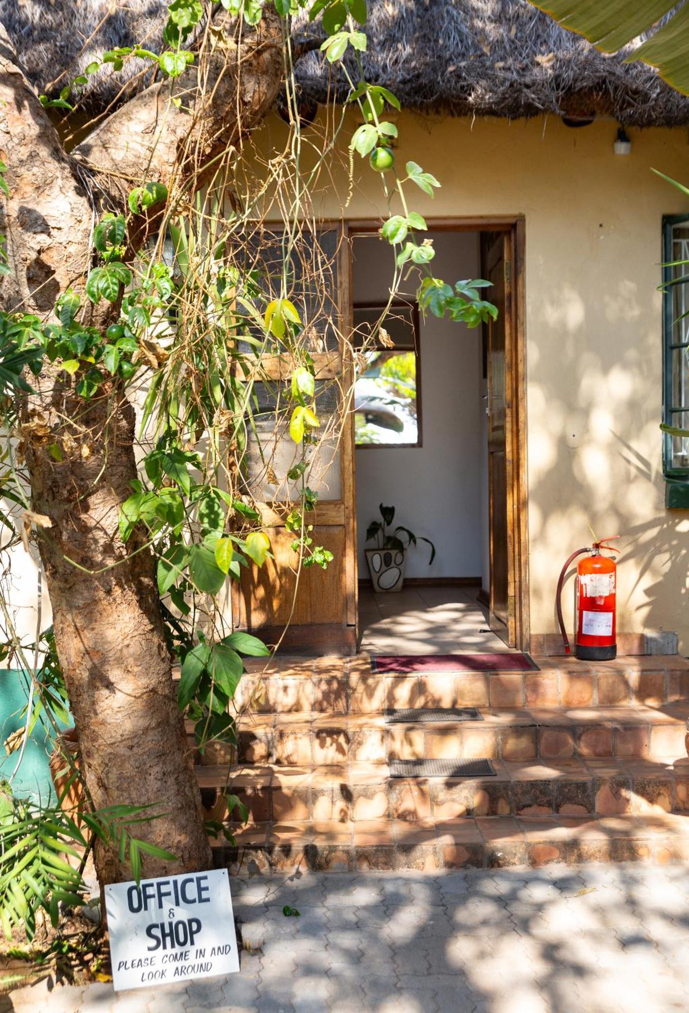 Drift Inn Victoria Falls Exterior foto